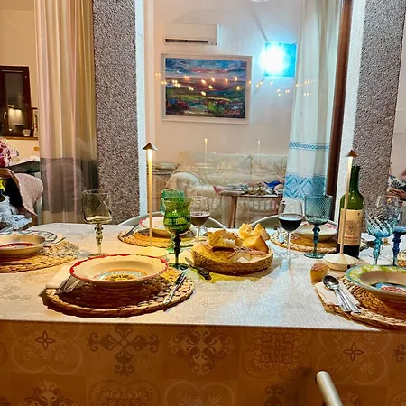 Nicola Jago Castiadas