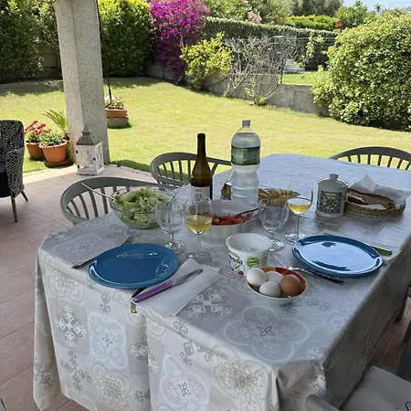 Nicola Jago Villa