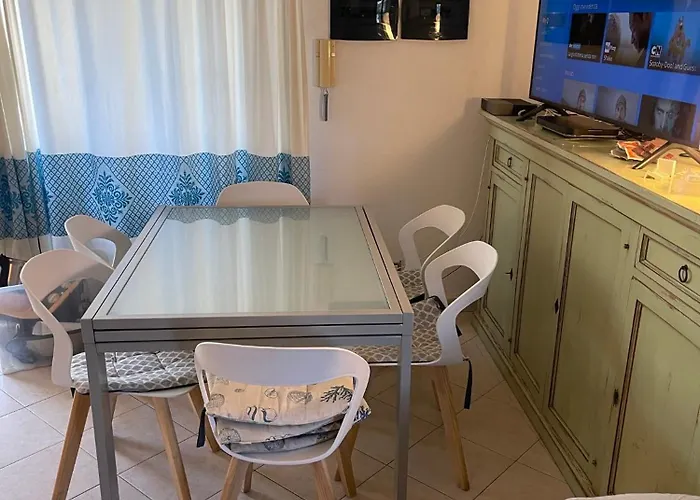 Nicola Jago Castiadas